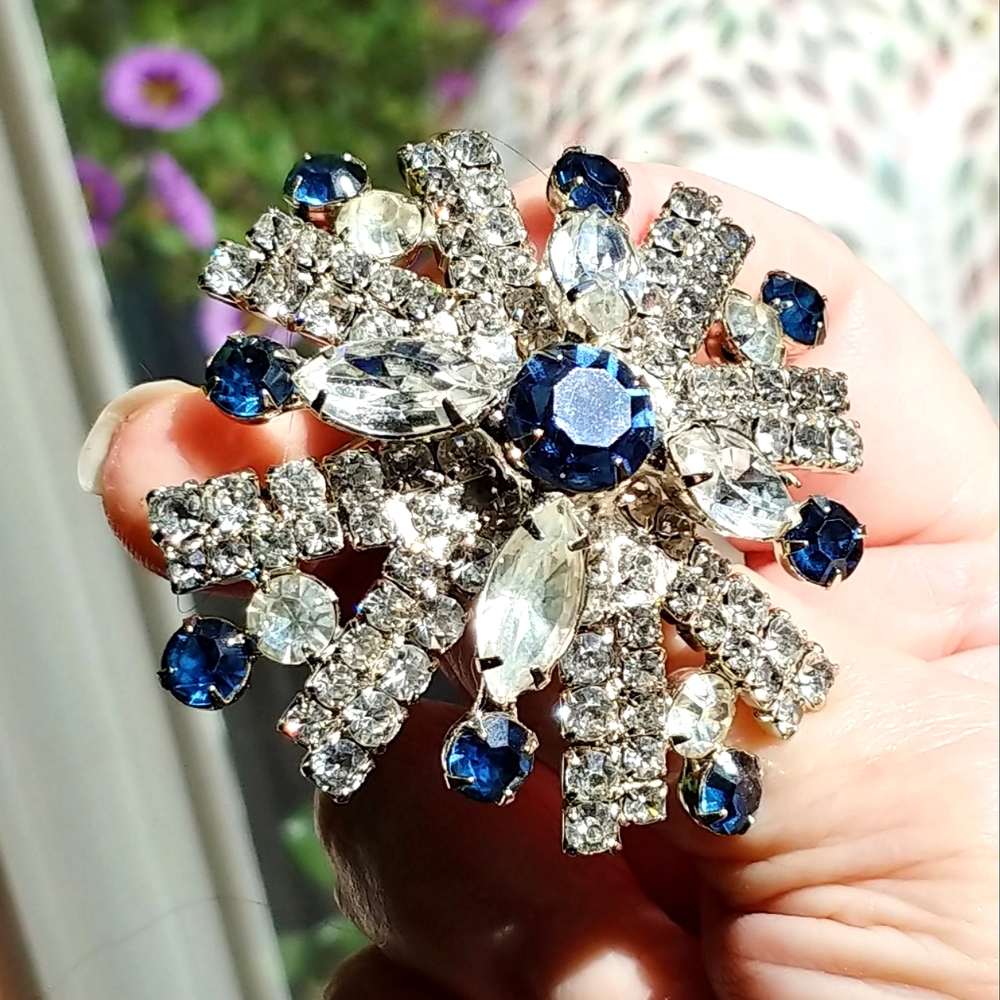 Dazzling Large Vintage High-End Rhinestone Snowflake Starburst Brooch Pin